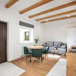 Gorczanski Zakatek Jacuzzi & Sauna 아파트