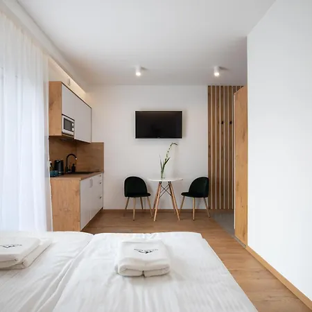 Gorczanski Zakatek Jacuzzi & Sauna דירה